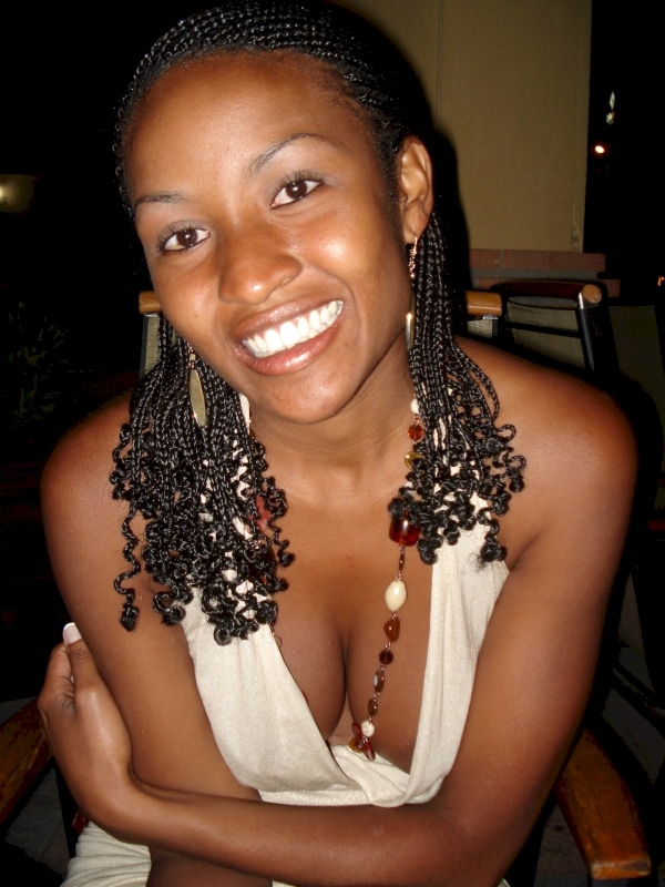 Africaine sexy soumise pour homme domi de temps à autre disponible