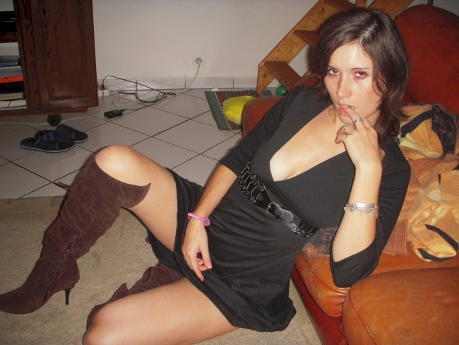 Femme infidèle sexy domina pour homme qui obéit