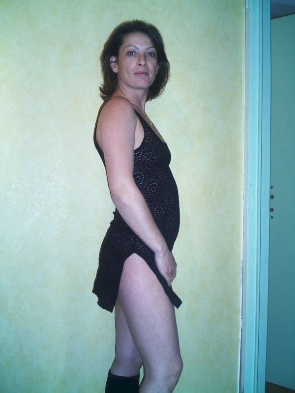 Femme sexy dominatrice pour amant qui obéit
