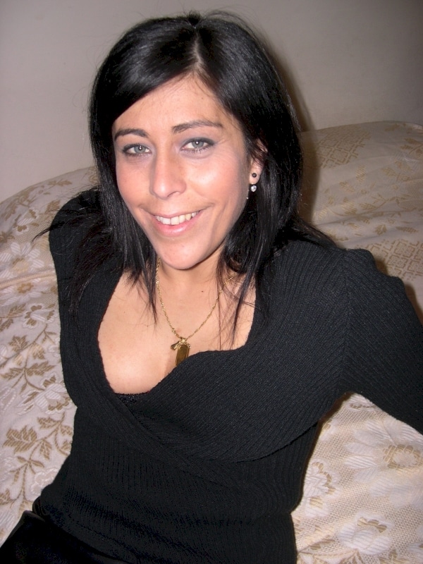 Salope domina pour coquin qui obéit